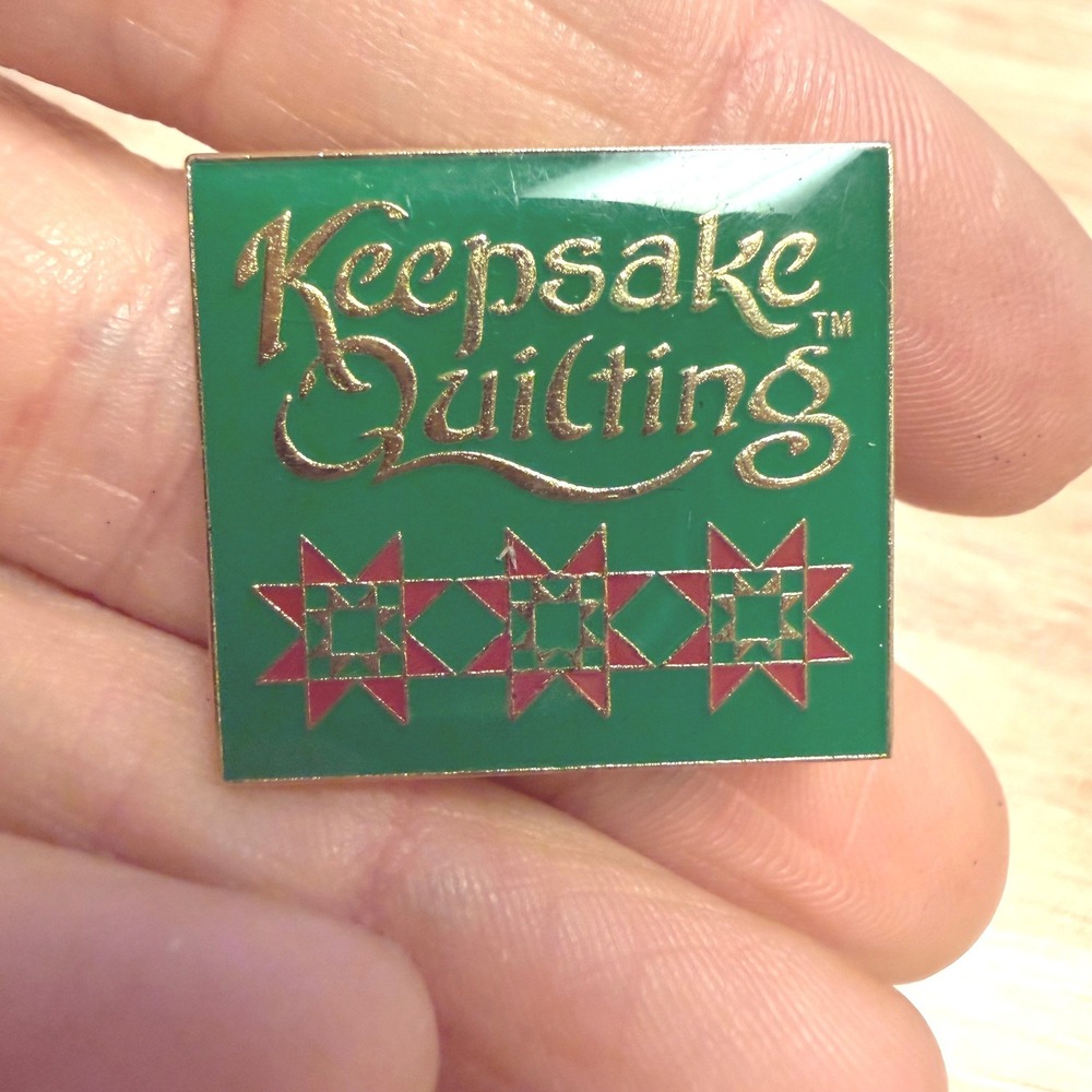 Keepsake Quilting Vintage Enamel Pin Green Gold Red Quilt Stars PinPeddlers